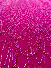 Dantela Couture Fucsia geometriai mintával, gyöngyökkel és flitterekkel